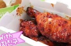 吃面筋和鸡腿的小姐姐,小姐姐的美食之旅