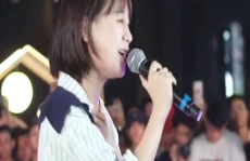 小姐姐歌唱我们不一样,小姐姐演绎我们不一样的别样风采