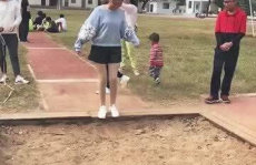 立定跳远小姐姐,立定跳远小姐姐的活力瞬间