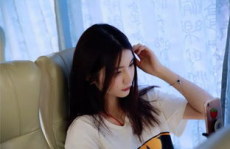 弹琴的网红小姐姐,网红小姐姐弹奏魅力四溢